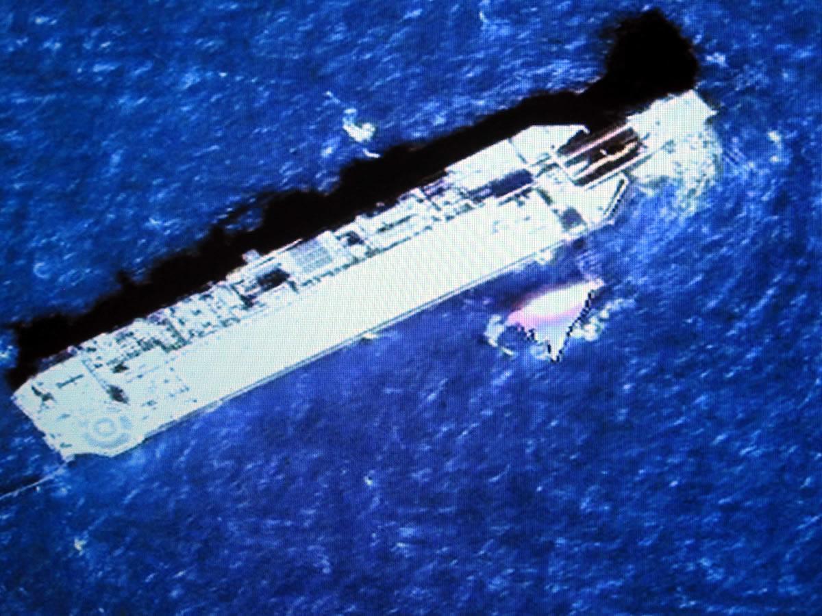 MH370-Vessel-Recovering-Debris-1