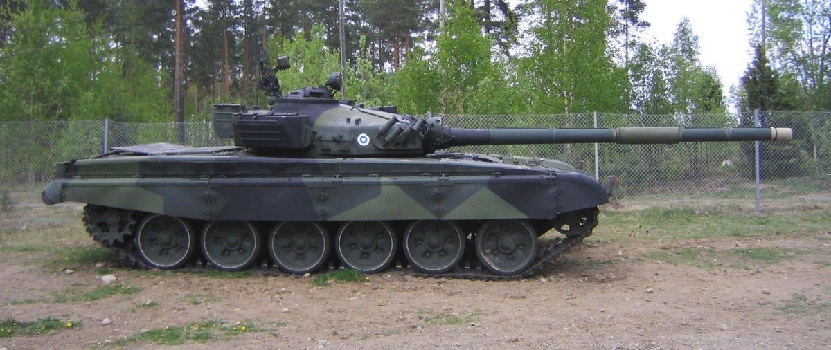 Finnish Army T 72 Ps264 202 side