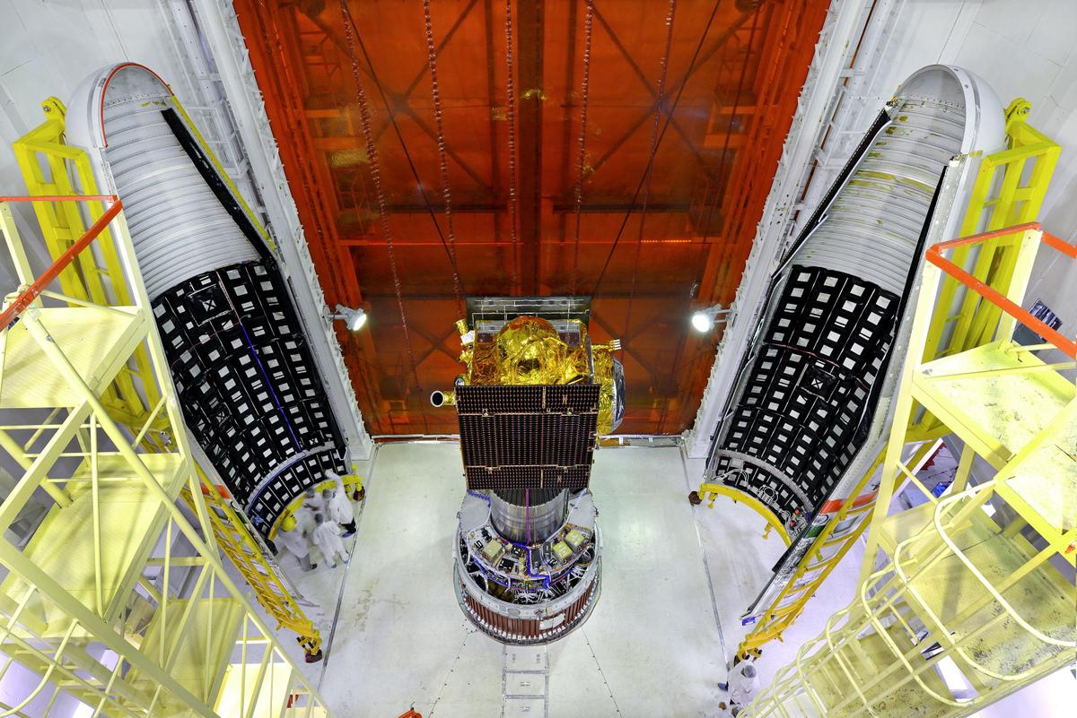 10irnss-1gspacecraftintegratedwithpslv-c