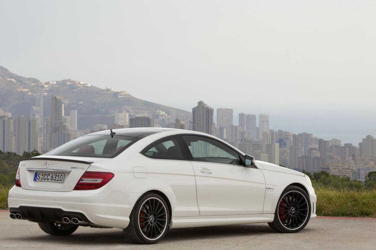 2012-mercedes-benz-c63-amg-coupe-2
