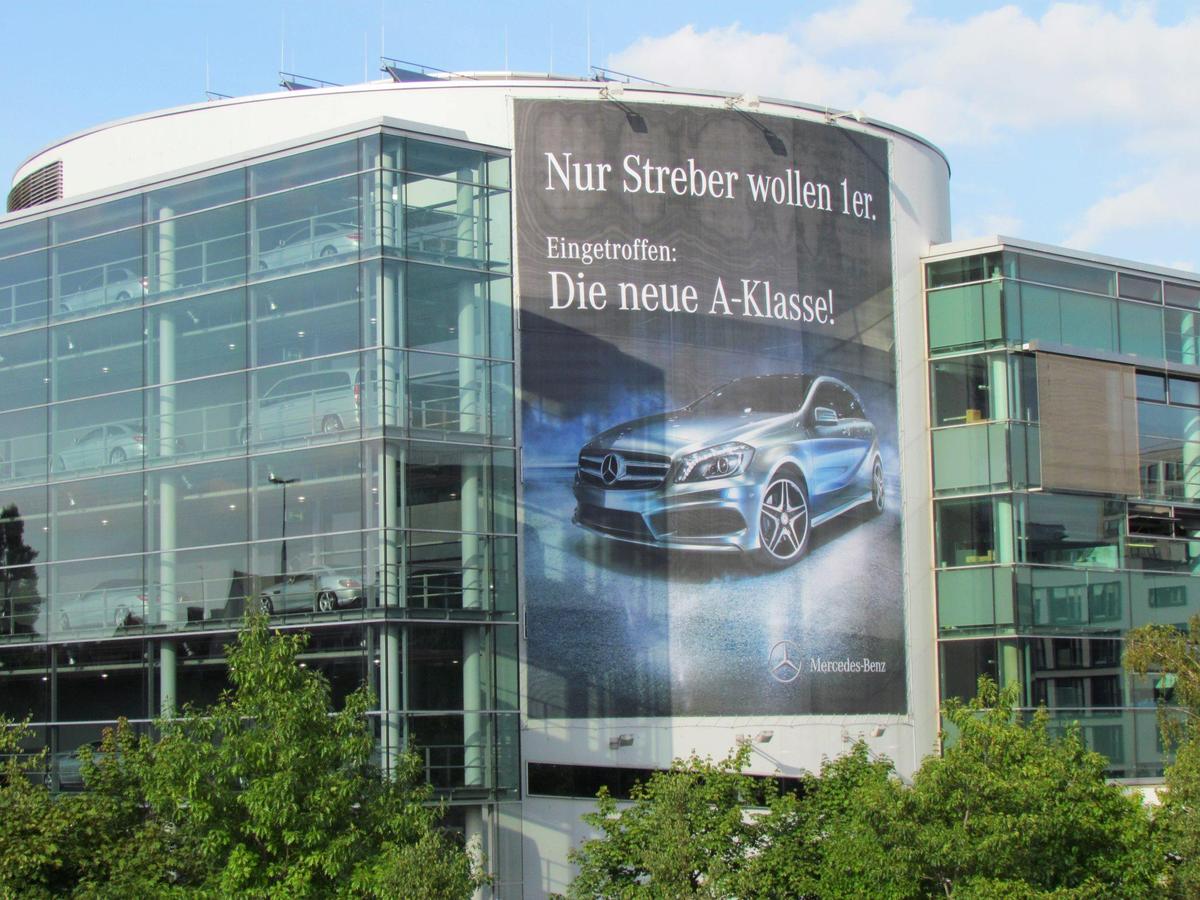 Mercedes-A-Klasse-Werbung-2012-BMW-1er-S