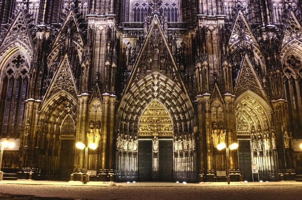 Koelner-Dom-Portal-Dezember-2010-a245110