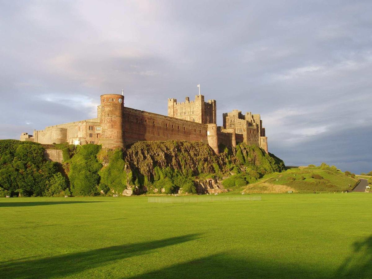 Bamburgh-Castle-in-England-castles-17331