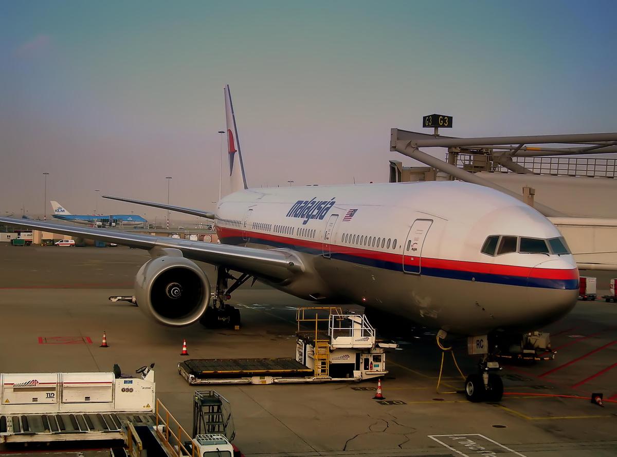 MALAYSIAN AIRLINES BOEING 777-300 AT AMS