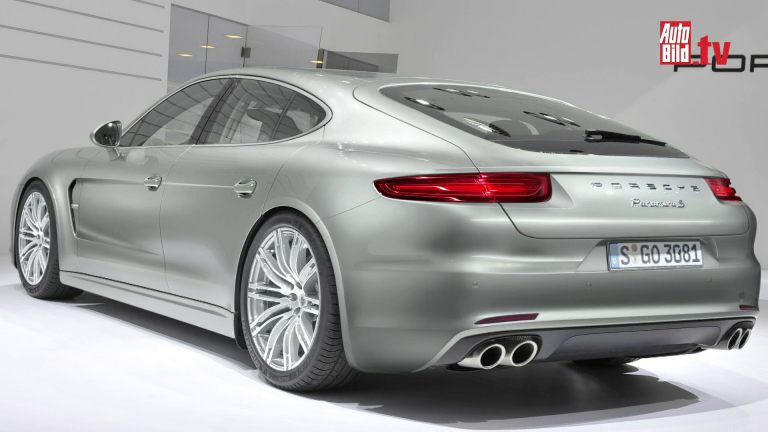 2016-Porsche-Panamera-rear-three-quarter