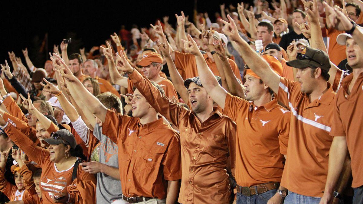 100914-CFB-Texas-Longhorns-fans-celebrat