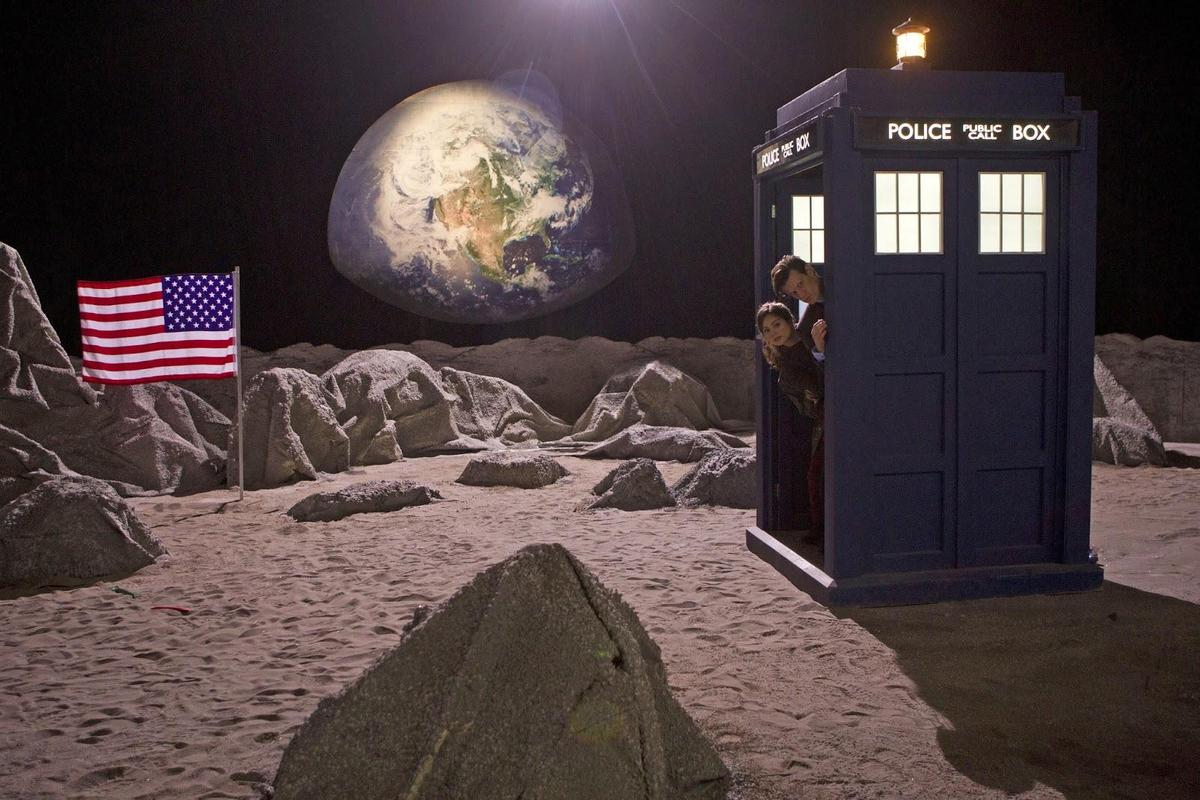 tardis-on-fake-moon