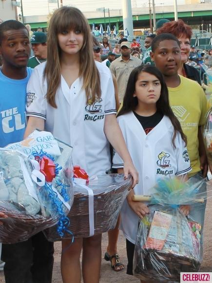 Paris-Jackson-Throws-Out-First-Pitch-at-