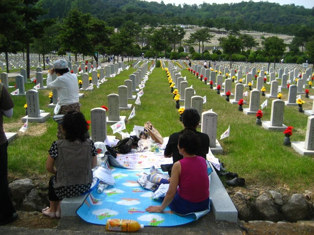 picnic-in-the-cemetery-1024x768