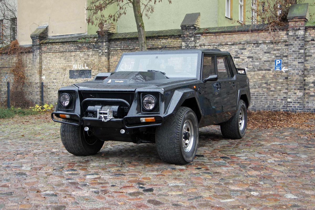 Lamborghini LM002 at Meilenwerk-2