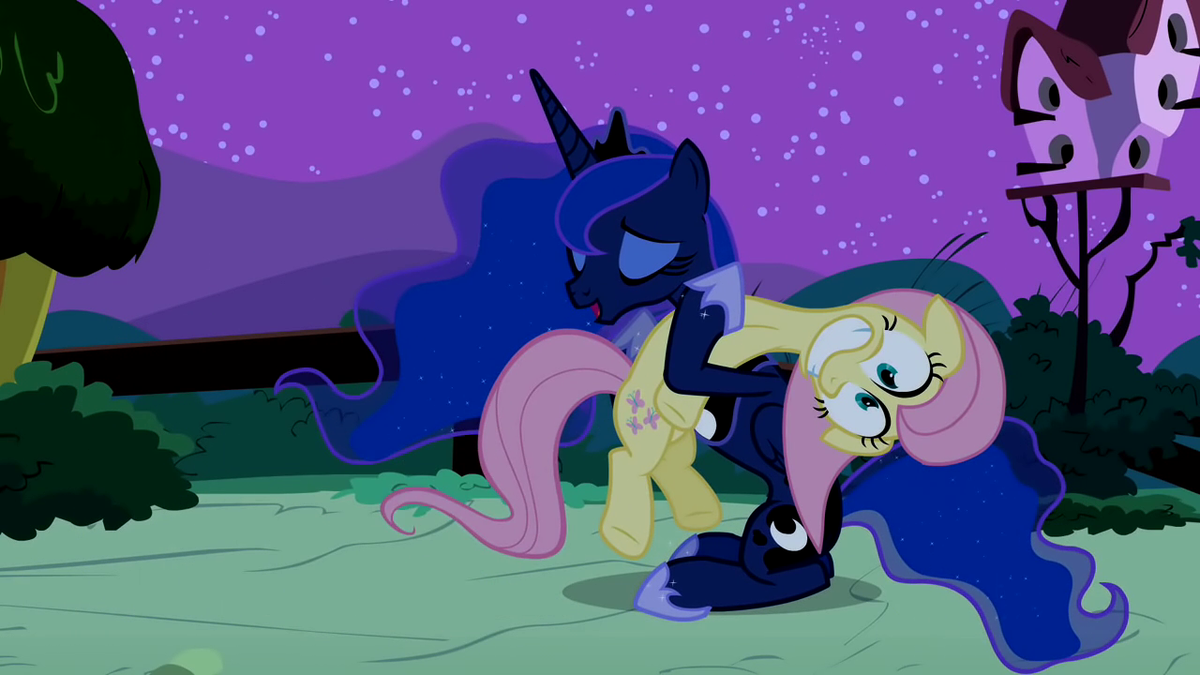 20120908205201Princess Luna holding Flut