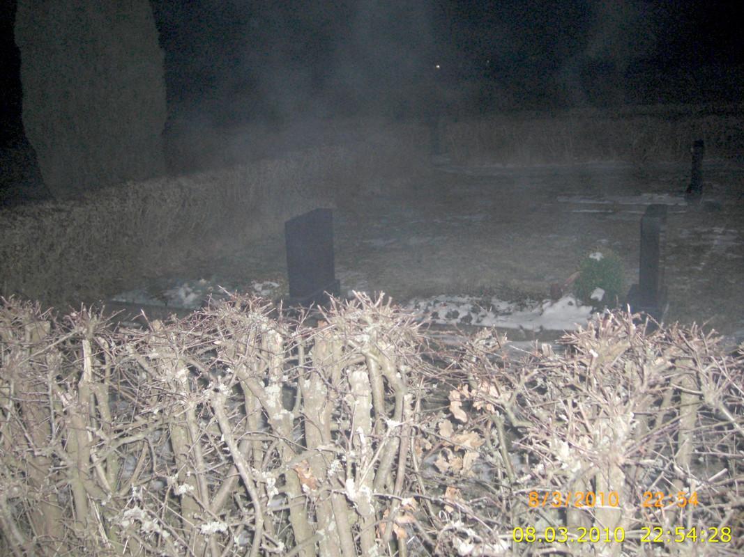 A308-Friedhof-L-041-Gr-ber-schwebender-N