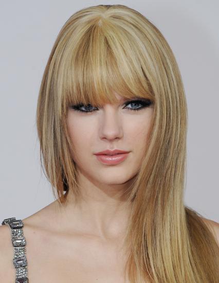 taylor-swift-mit-pony-frisur-426x550-109