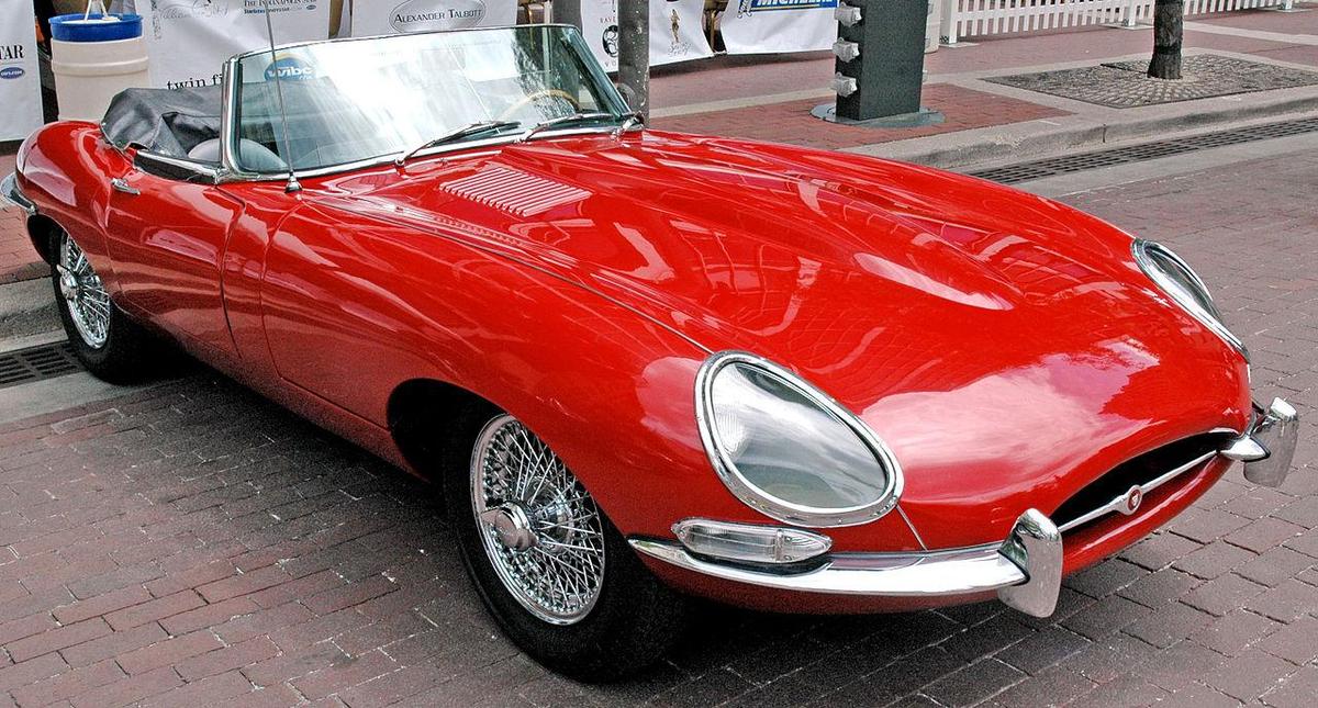 1280px-1963 Jaguar XK-E Roadster