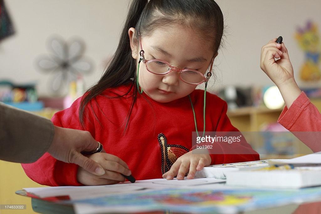 picture-of-asian-kid-learning-to-paint-p