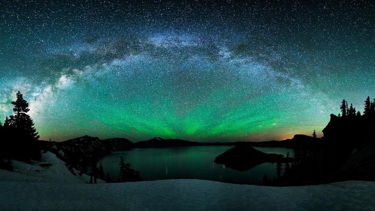 aurora-borealis-and-the-milky-way-above-