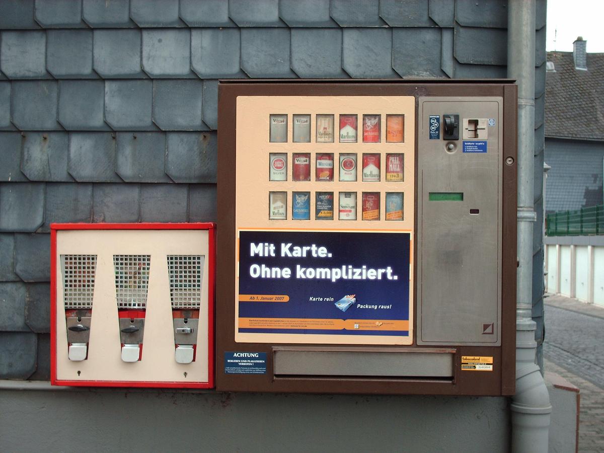 Kaugummi- und Zigarettenautomat
