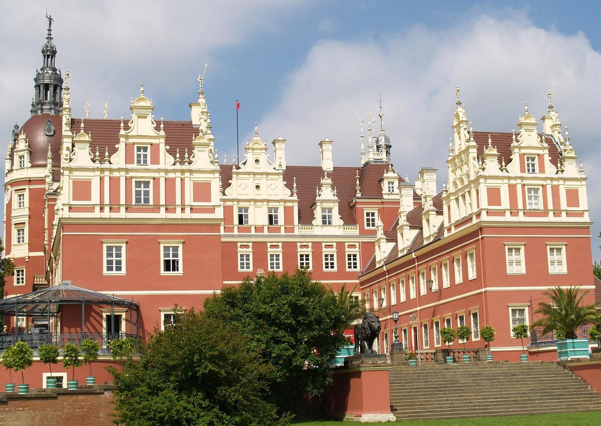 nach-1945-Neues-Schloss-Wiederaufbau