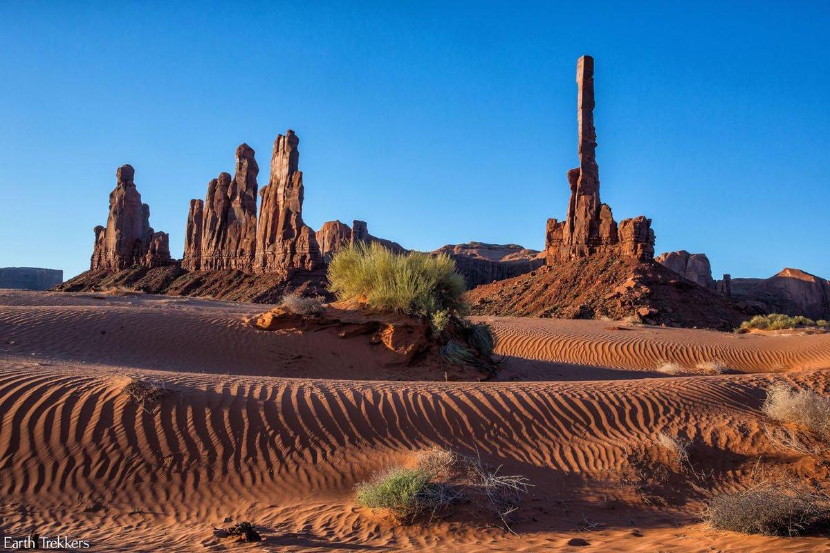 Monument-Valley-Sunrise-1