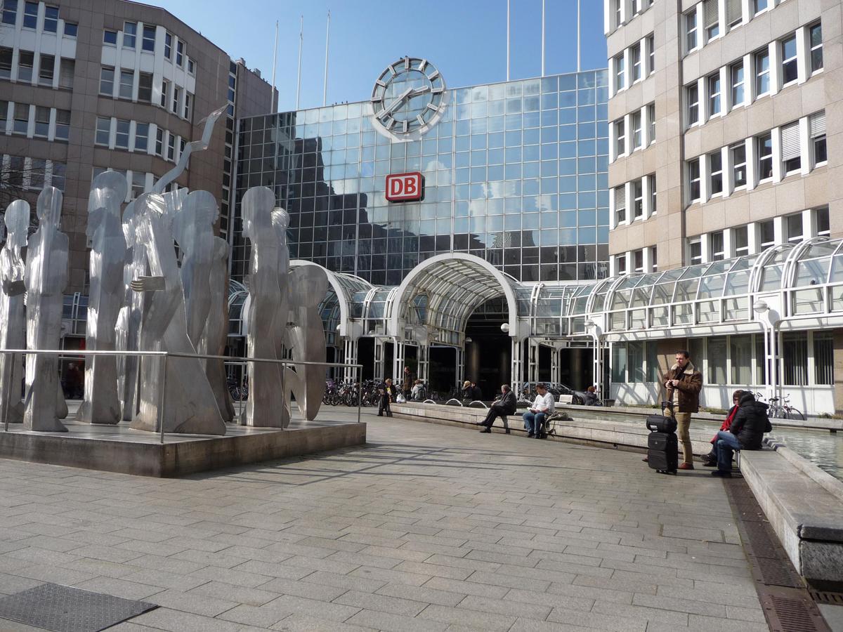 Bertha-von-Suttner-Platz mit Blick auf d