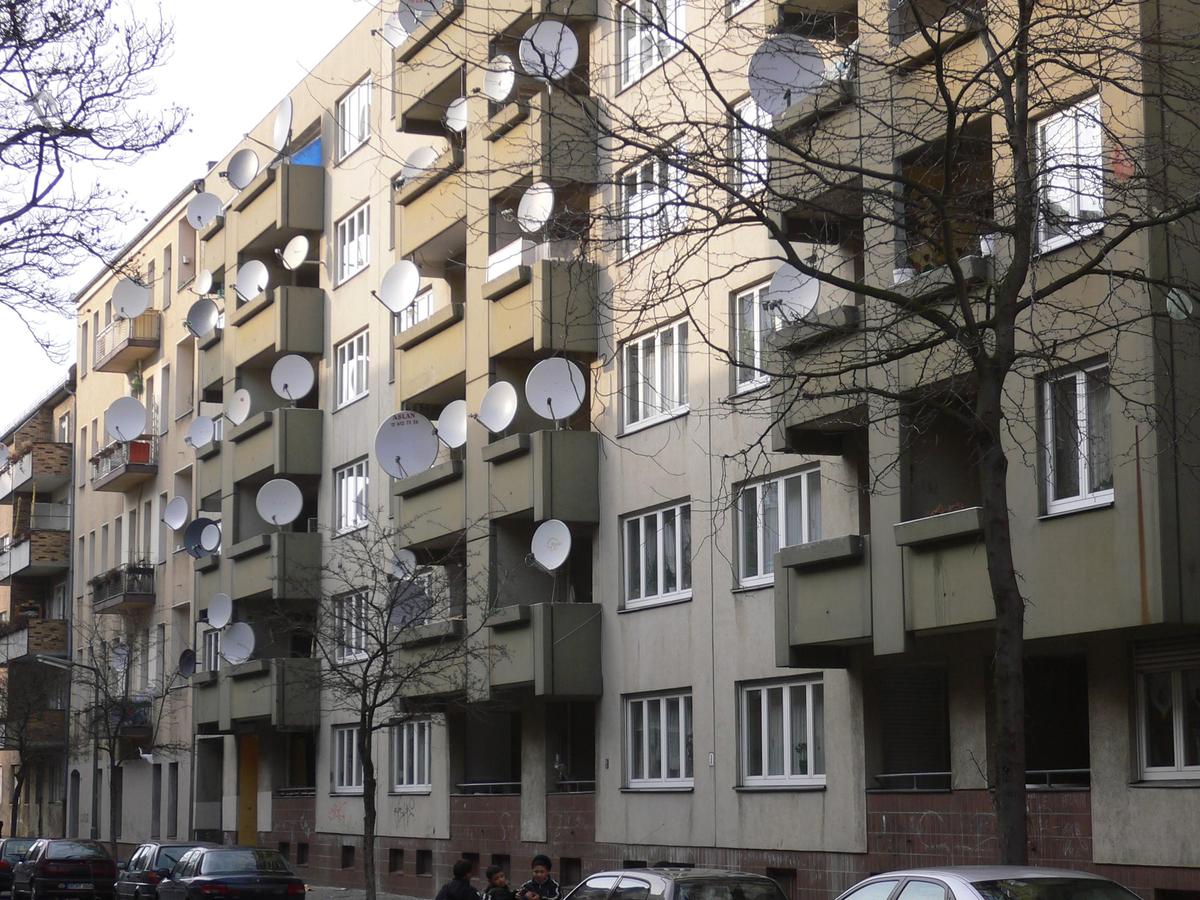 Berlin-neukoelln satellite-dishes 200503