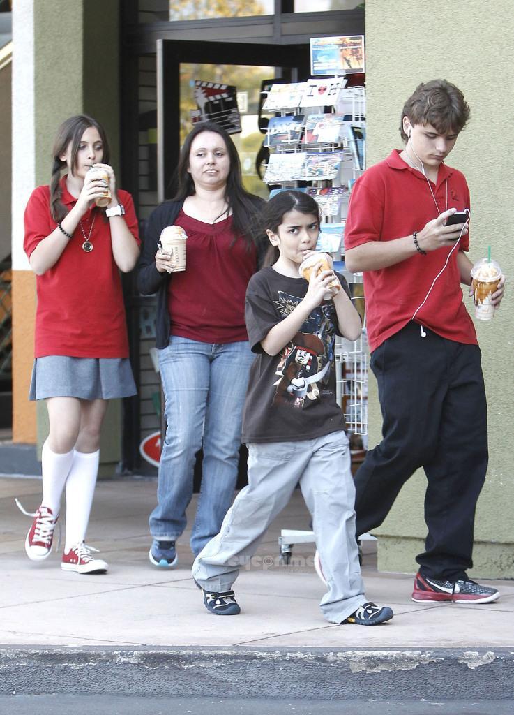 HQ-Prince-Paris-And-Blanket-At-Starbucks