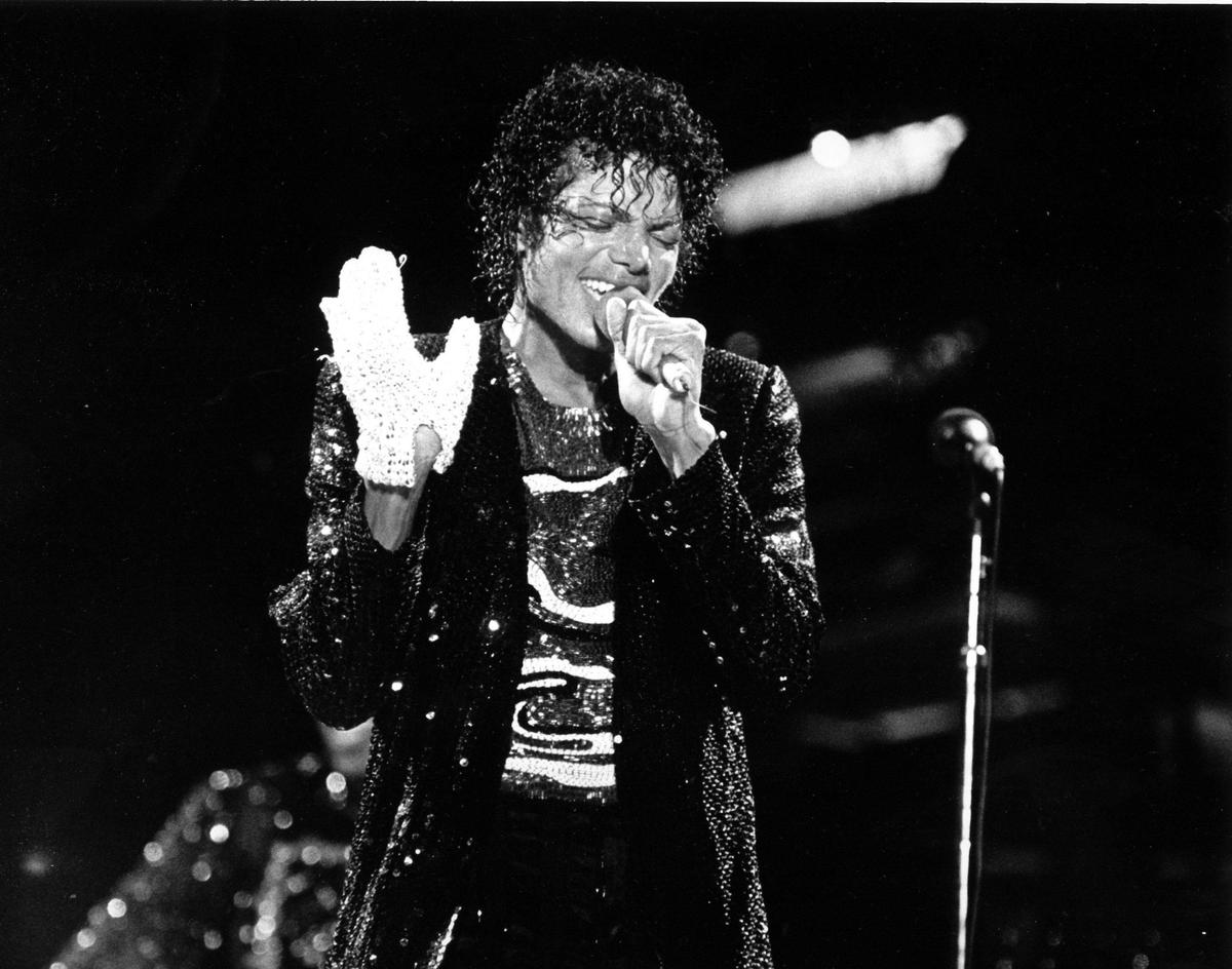 Victory-Tour-on-Stage-the-thriller-era-7