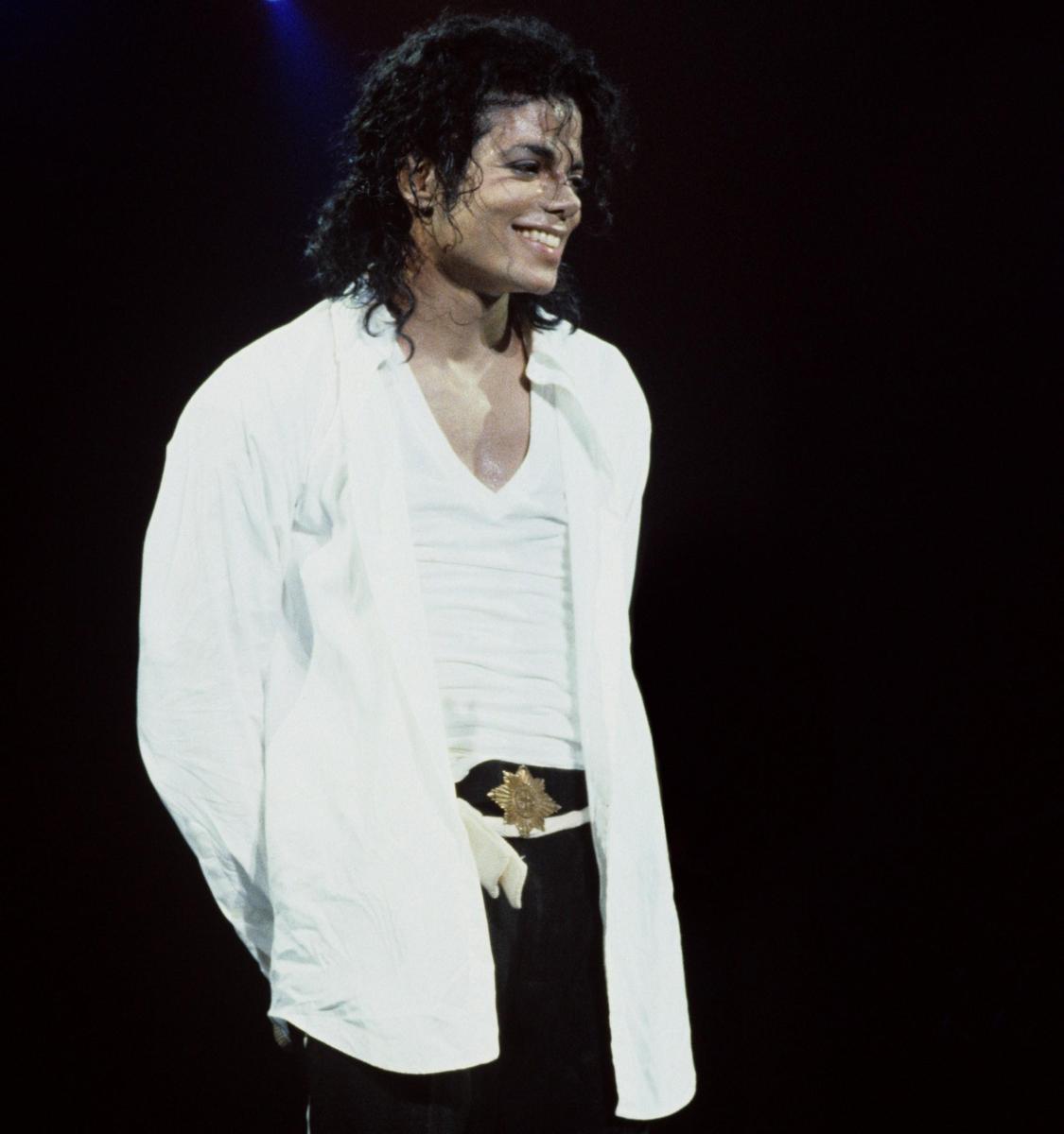 Bad-Tour-michael-jackson-22335042-2399-2