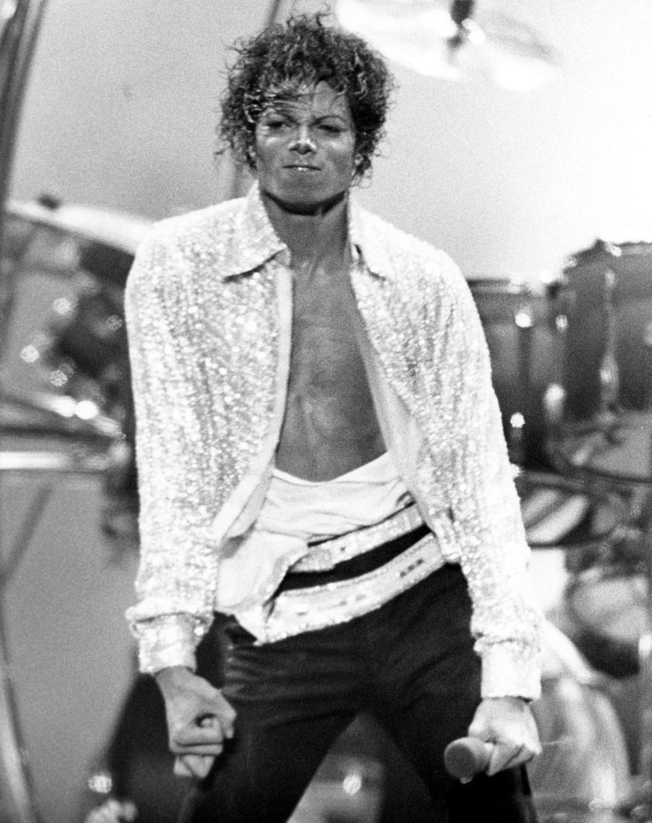 Victory-tour-On-stage-the-thriller-era-8