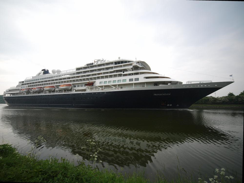 Das-Kreuzfahrtschiff-PRINSENDAM-auf-dem-