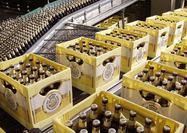 Abfuellung Foto Warsteiner Brauerei Abdr