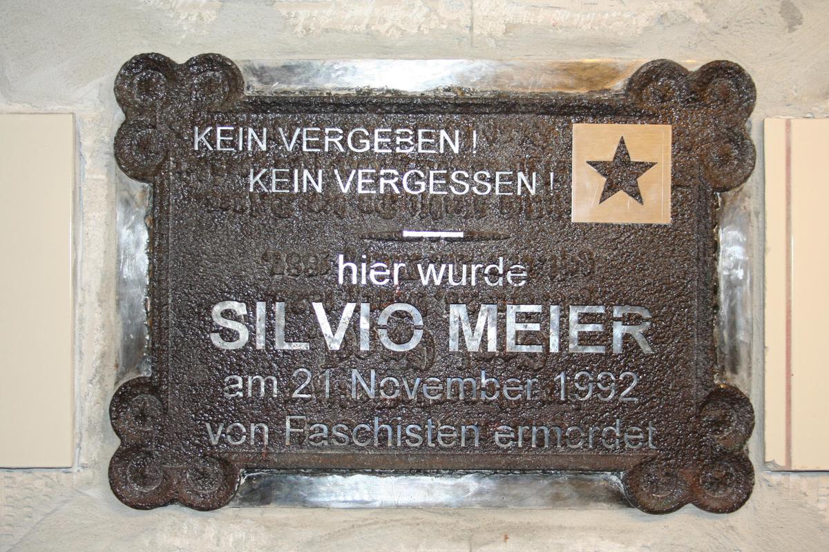 tufFR2p gedenktafel