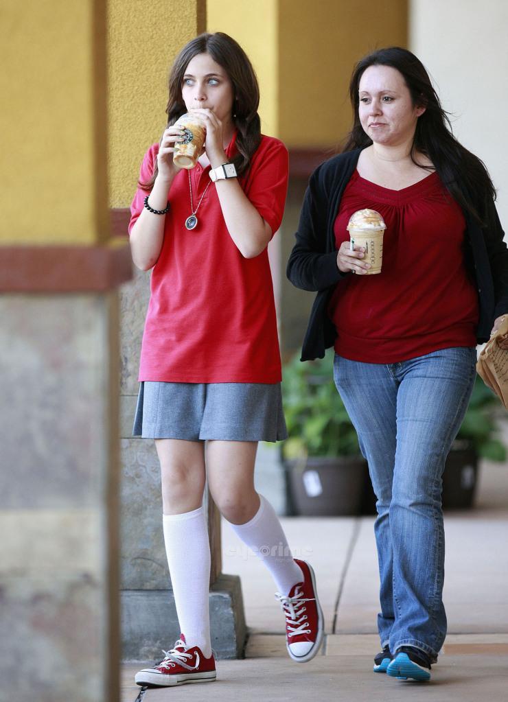 HQ-Prince-Paris-And-Blanket-At-Starbucks