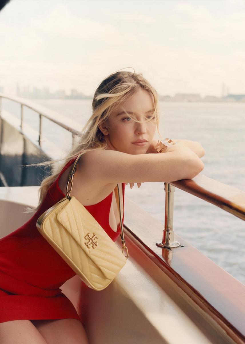 wallpapersden.com k-sydney-sweeney-photo