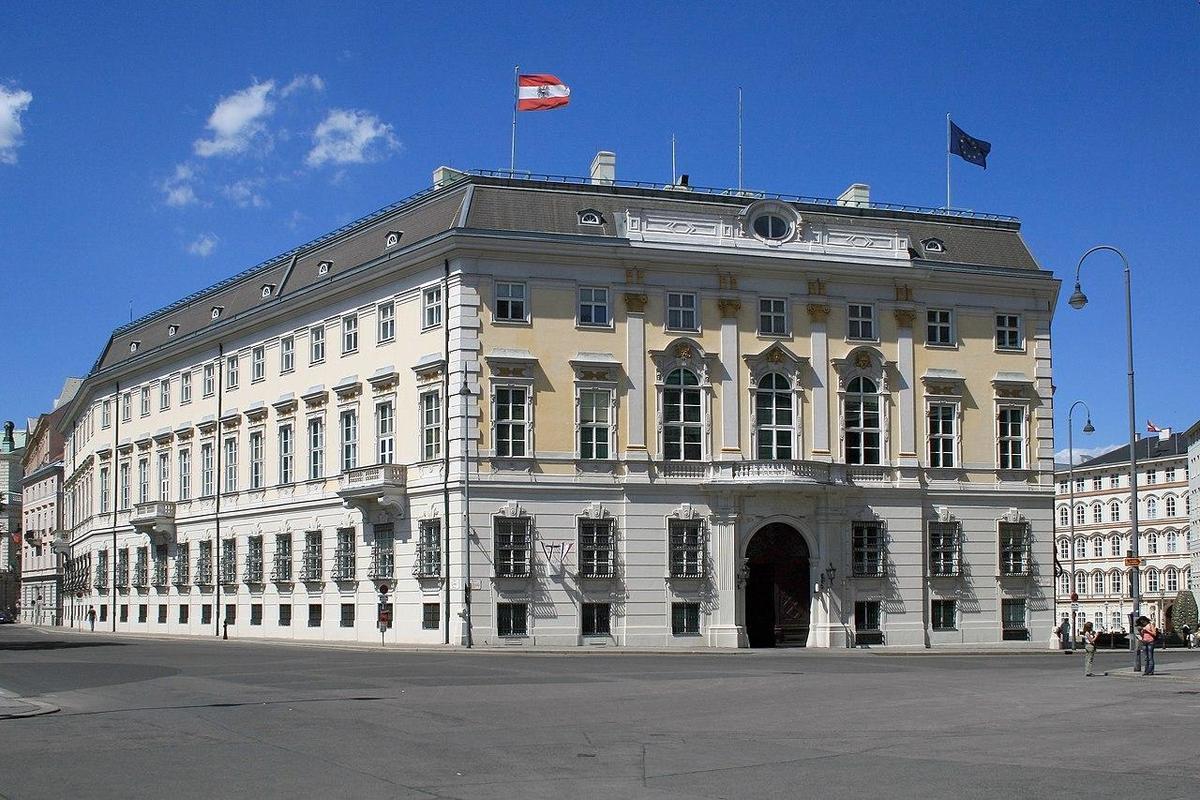 1280px-Bundeskanzleramt Ballhausplatz Wi