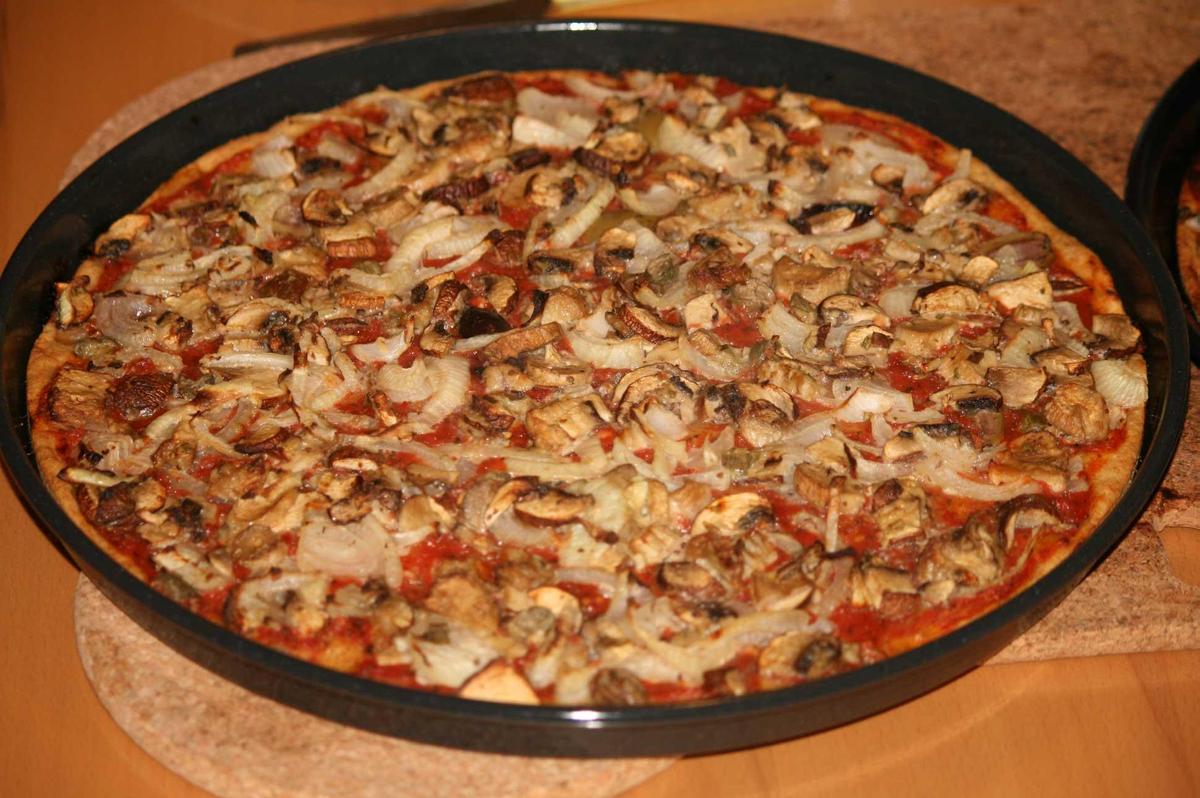 92cb709efc59 zwiebel-pilz-pizza