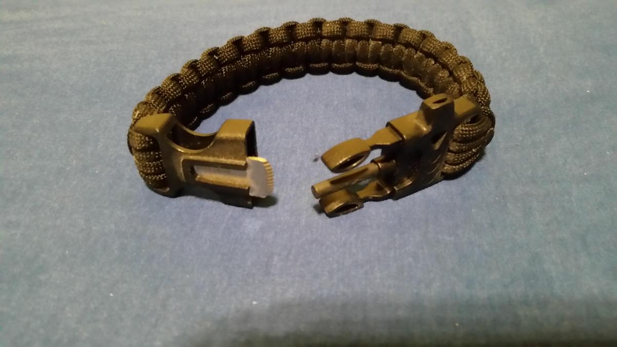 c8c69246df40 Paracord-Armband