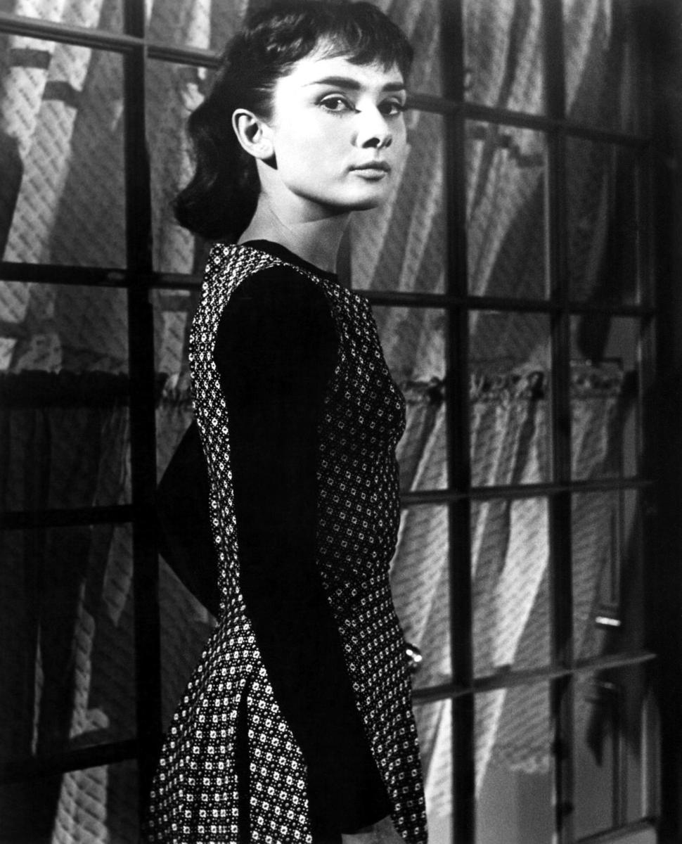 Audrey-Hepburn-sabrina-1954-12036945-161