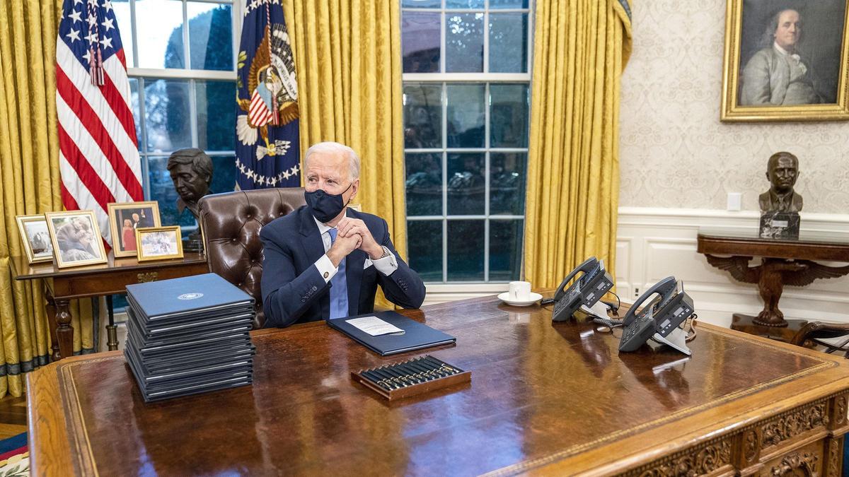 oval-office-biden-1082400x1350