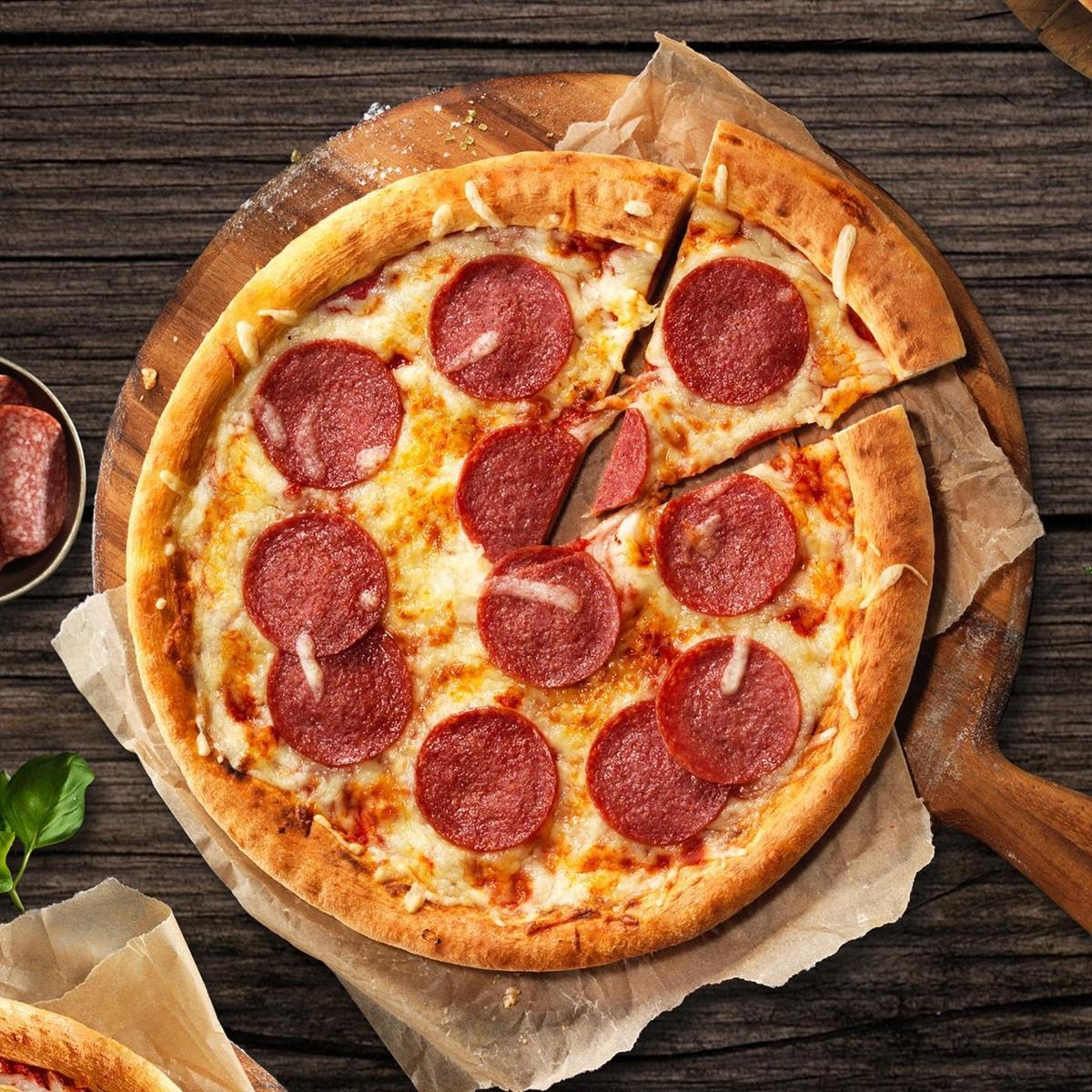 01781-DE-pizza-con-salame-pic1.jpg-W1400