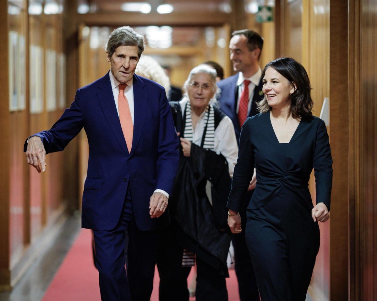 Baerbock mit John Kerry - Copy