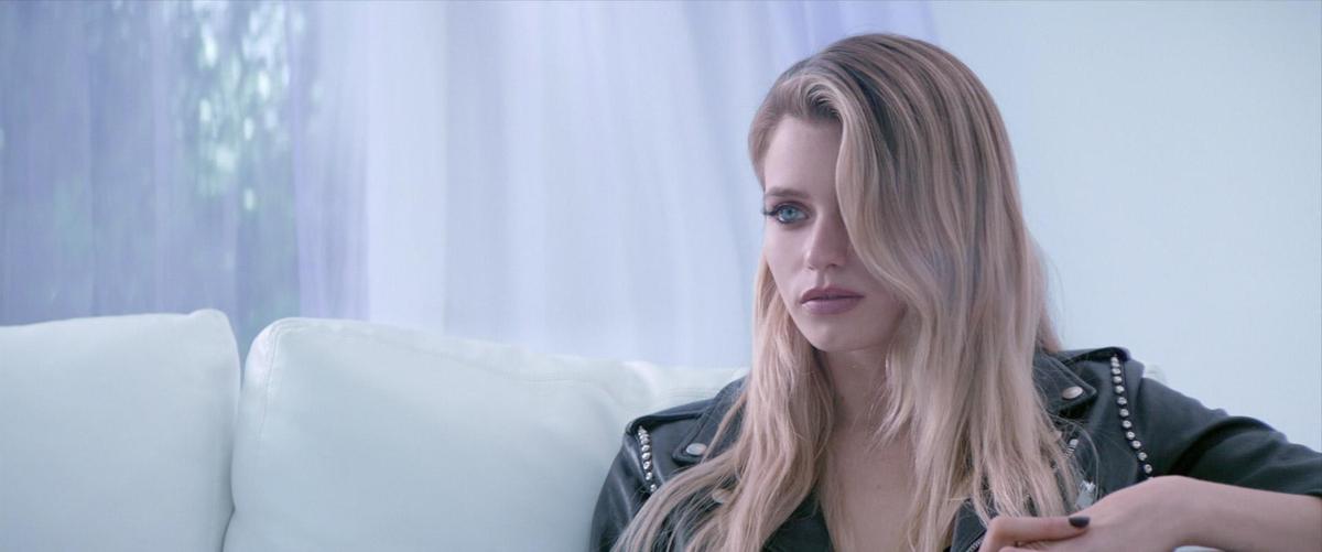 Abbey Lee Neon Demon 2