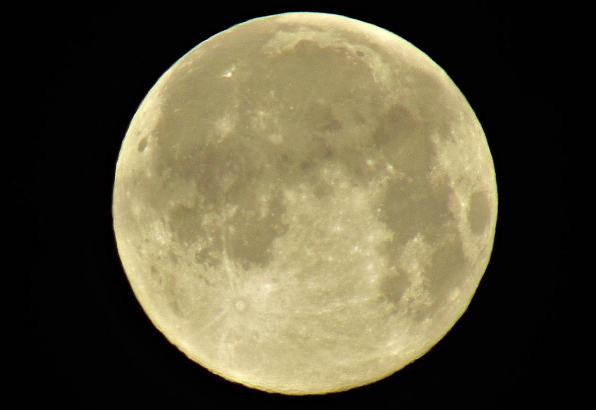 -2022-01-18 Full moon 28Wolf moon292C Tr