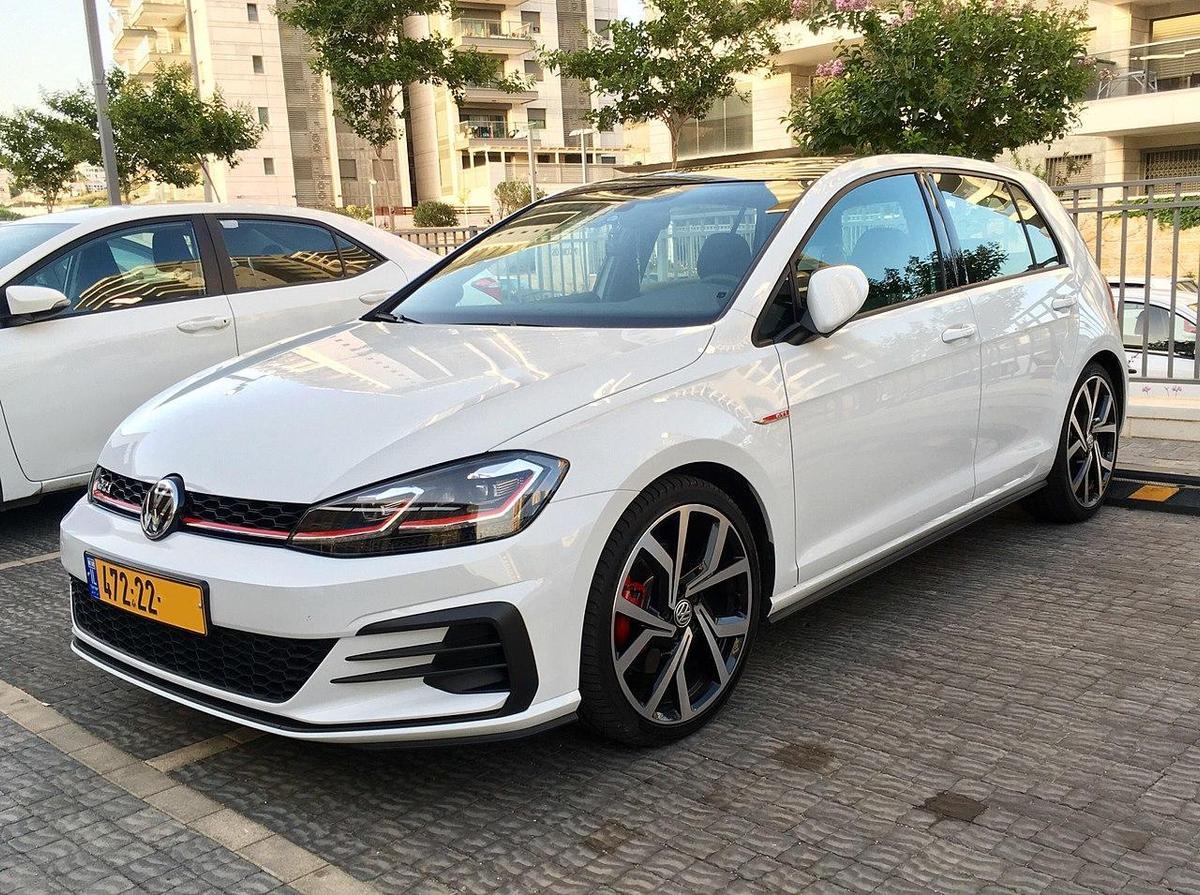 1280px-2018 Volkswagen Golf GTI MK7.5 in