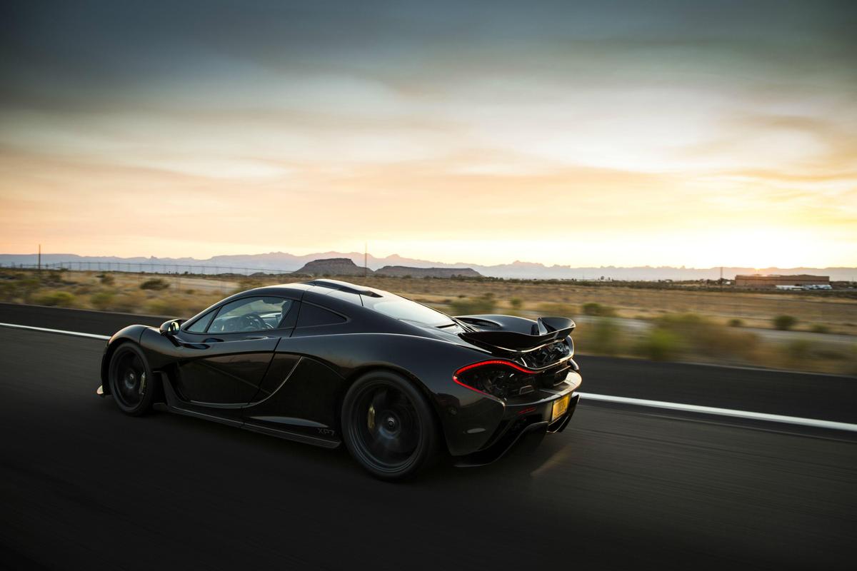 2013 McLaren P1 black painting 2
