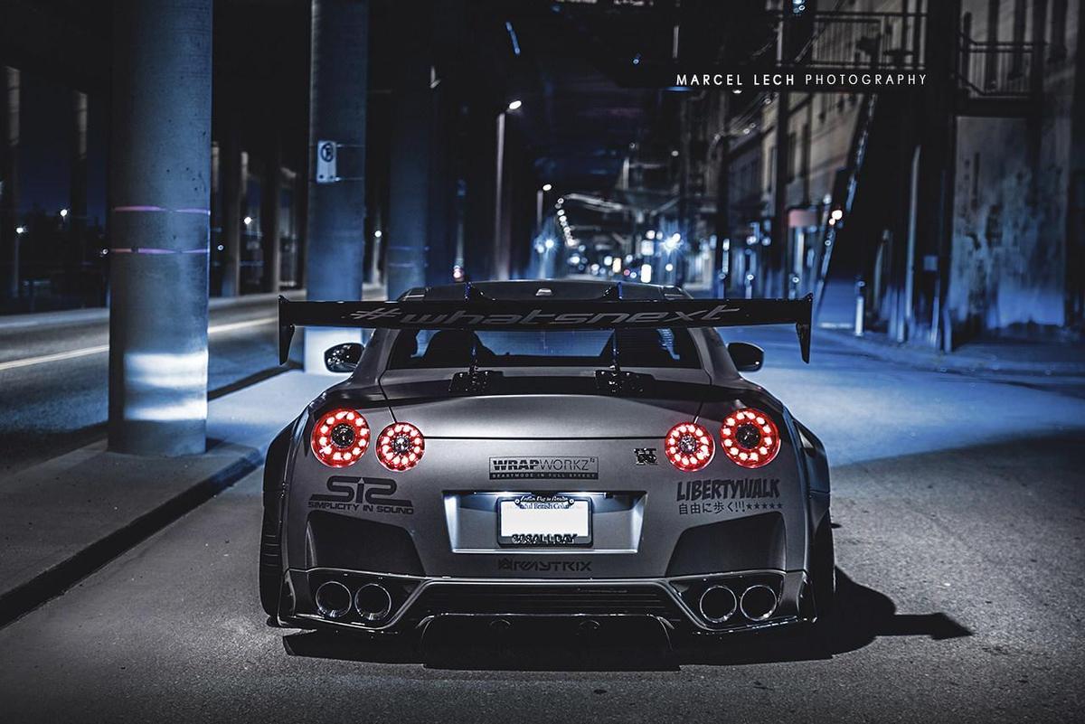 Liberty Walk-Nissan GT-R R35-rear