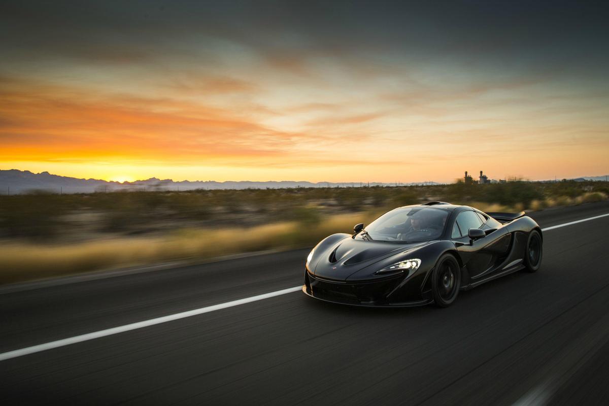 2013 McLaren P1 black painting 1