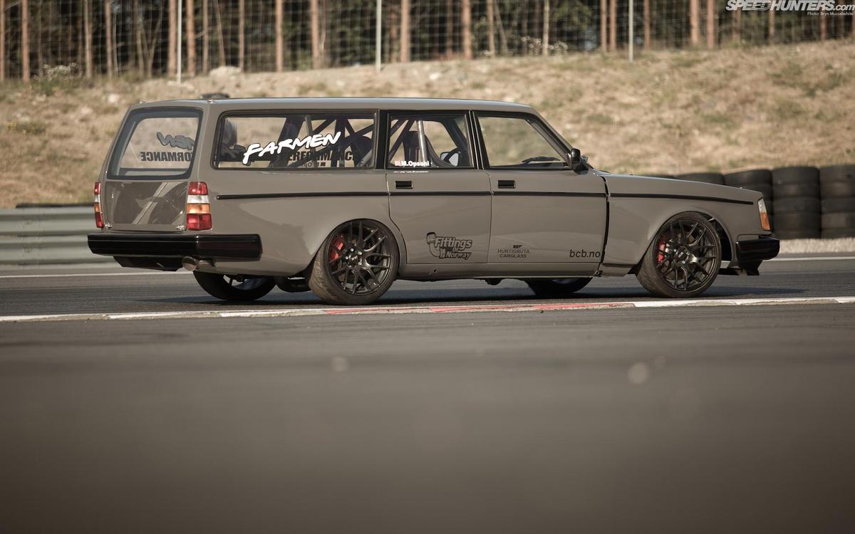 Magnus Volvo 245 LS Wagon