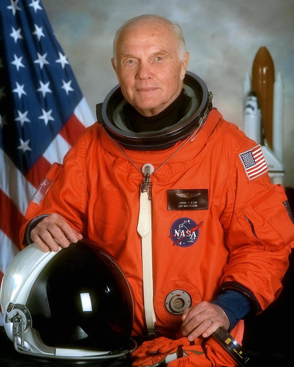 1024px-JohnGlenn