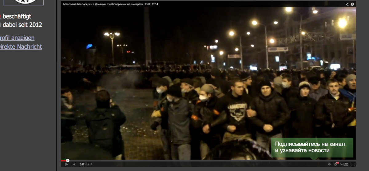 Demonstranten rote Baender